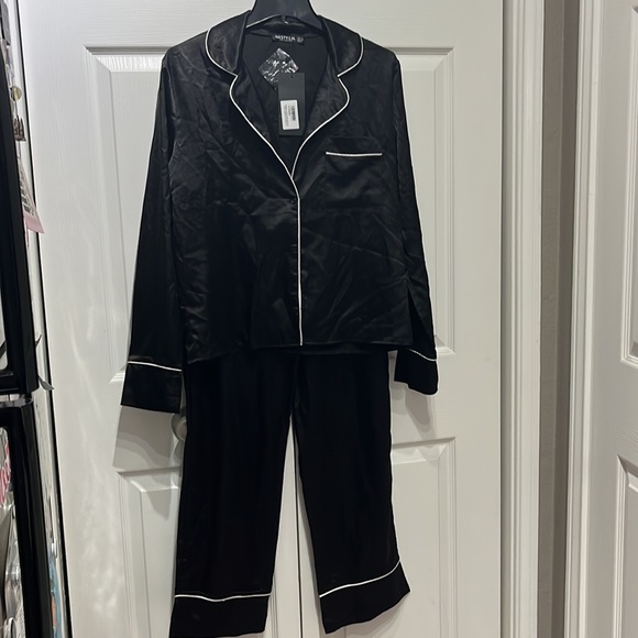 NWT‎ Nasty Gal Satin Shirt and Pants Pajama Set - Picture 2 of 4